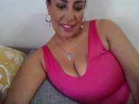 Brune pétillante qui aime la vie et ses plaisirs. la bonne humeur est mon moteur dans la vie . la séduction et les bons moments mon carburant. alors Messieurs, à vos clavier!