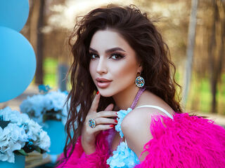 hot strip tease cam BellaHalle