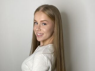 nude webcamgirl photo GinetteHartzheim