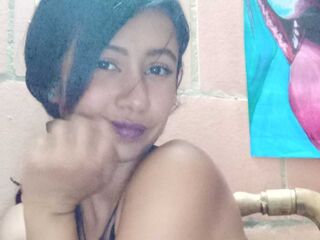 camwhore masturbating with sextoy LauSommers