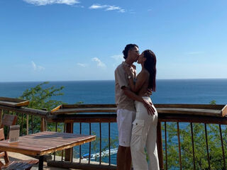 naked cam couple masturbating with dildo AxelAndArielle