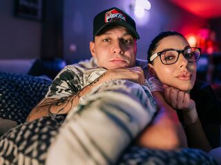 camcouple masturbating with dildo MonikaDeborguand