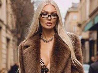 naked girl with webcam masturbating with vibrator AlexaBesten