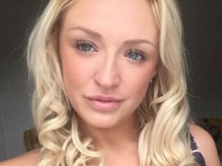 beautiful webcamgirl AmberDeenScot