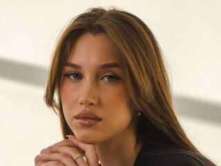 cam girl fingering AmelinaBrauberg