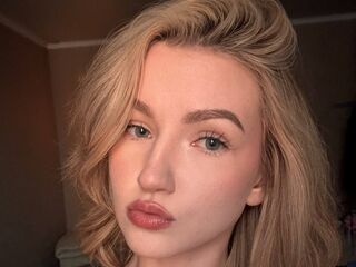 girl topless chat AmyConnelly