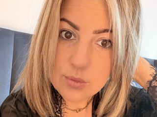 free live chatroom BelleWarick