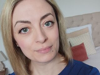 shaved pussy web cam BiancaLuxe