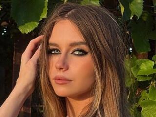 naked girl with webcam fingering pussy BrunaKiebler