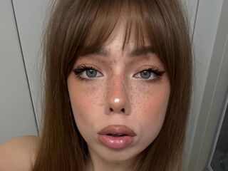 cam girl masturbating with dildo CaitlinBlethen