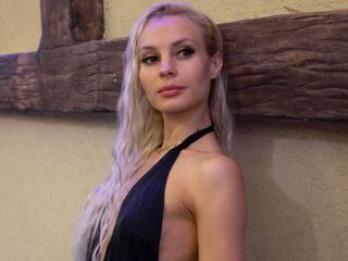 hot cam girl masturbating with vibrator CathiGetsinger