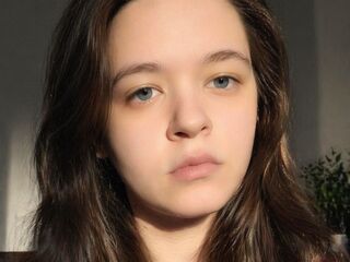 camwhore masturbating with dildo CorneliaAdling