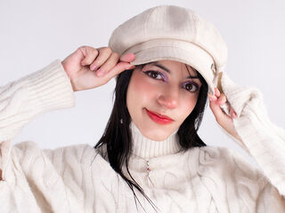 girl fingering shaved pussy DafneRivas