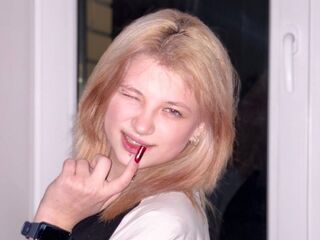 naughty cam girl masturbating with dildo DaisySponholz