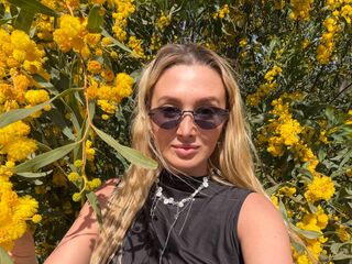 teaser web cam DelaineClowerd