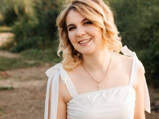 live-chat DemetriceAkpan