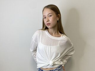 camgirl fingering pussy DortheyVath