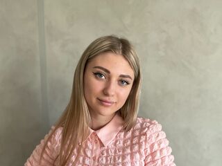 camgirl showing tits FloraEsse
