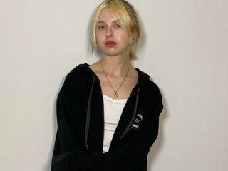 naked girl with cam HildDryer