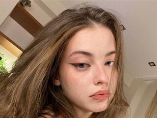 camslut showing tits JanetFimbrez