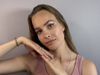 camwhore masturbating with vibrator JerilynMominee