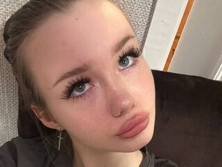 camslut showing tits JuliaStevens