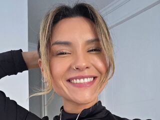 camgirl masturbating with vibrator JuliettaDiaz