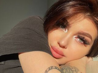 naked camgirl masturbating with dildo KarolinaKaren