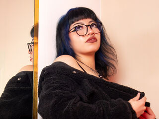 naked camgirl masturbating with vibrator KittyDarkell