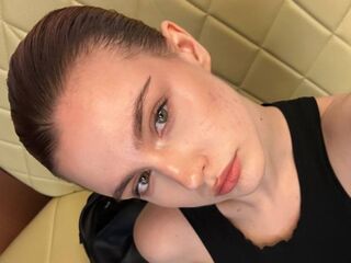 naked girl with webcam masturbating with vibrator KlaraGogins