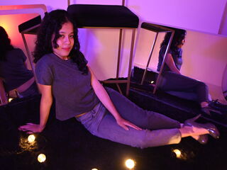 camgirl chatroom KyaraLux