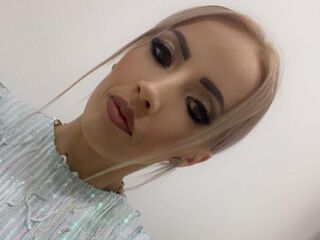 girl showing pussy LillySun