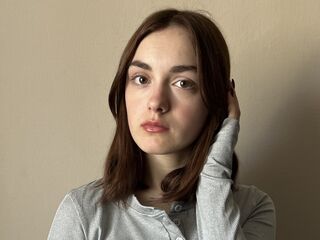 cam girl playing with vibrator LouanneNading