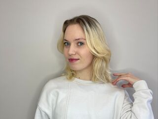 naked camgirl LynGoodhart