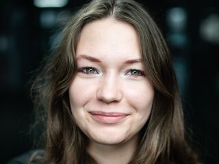 camgirl playing with sextoy MargertSpinoza