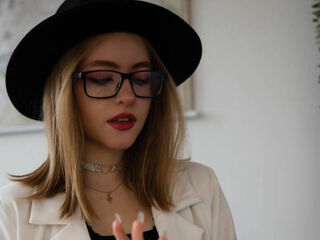 camgirl playing with vibrator MariaHannes