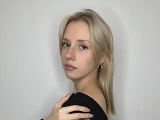 girl showing tits MarlaPankake