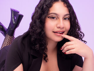cam girl playing with dildo MeliLort