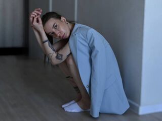 kinky video chat performer MirnaLatourette