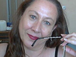 hot cam whore MyriamLevieux