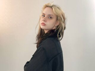 camgirl fingering pussy NildaFabros