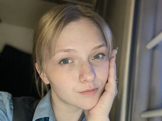 cam girl playing with vibrator PiaFykes