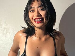 masturbating webcamgirl QuinnRoxy