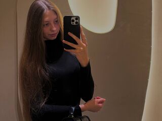 naughty camgirl masturbating with vibrator RoxanneSpector