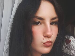 camslut showing tits SadeLanden