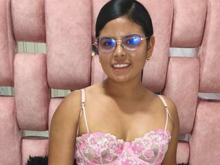 beautiful webcam girl SalomeHarman