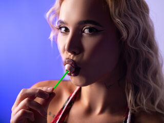 masturbating camgirl SandraDymond