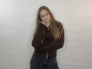cam girl playing with vibrator SigneKeatley