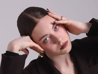 camgirl showing tits SophiaCurlam